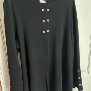 4/$50 Black Long Sleeve Top with Button Accents 2xl 🍷